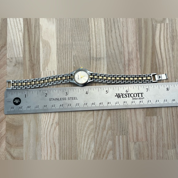 Seiko Ladies Watch Vintage Two Tone Beaded Look Bracelet Silver Round Dial - Picture 12 of 12